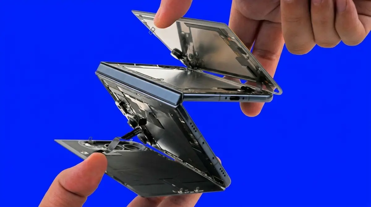 iPhone Duo Teardown Reveals Causes of Screen Cracks